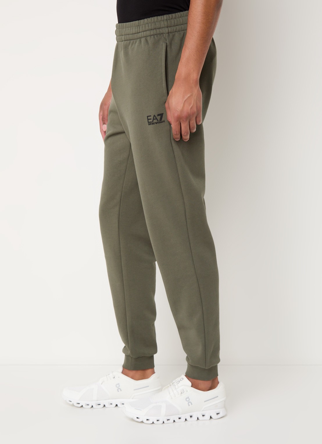 Armani Tapered fit joggingbroek met steekzakken en logo - detail 3 legergroen