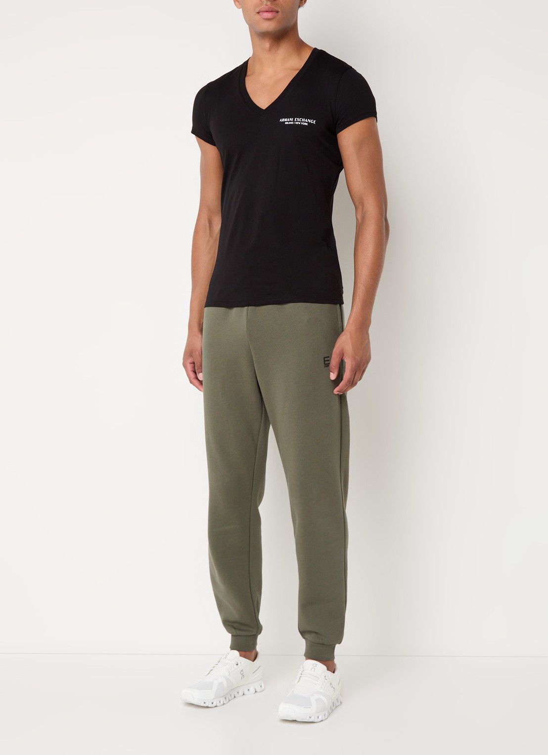 Armani Tapered fit joggingbroek met steekzakken en logo - voorkant 5 legergroen