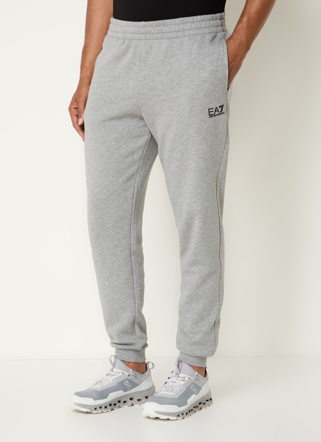 Armani Tapered fit joggingbroek met steekzakken en logo - detail 3 grijsmele