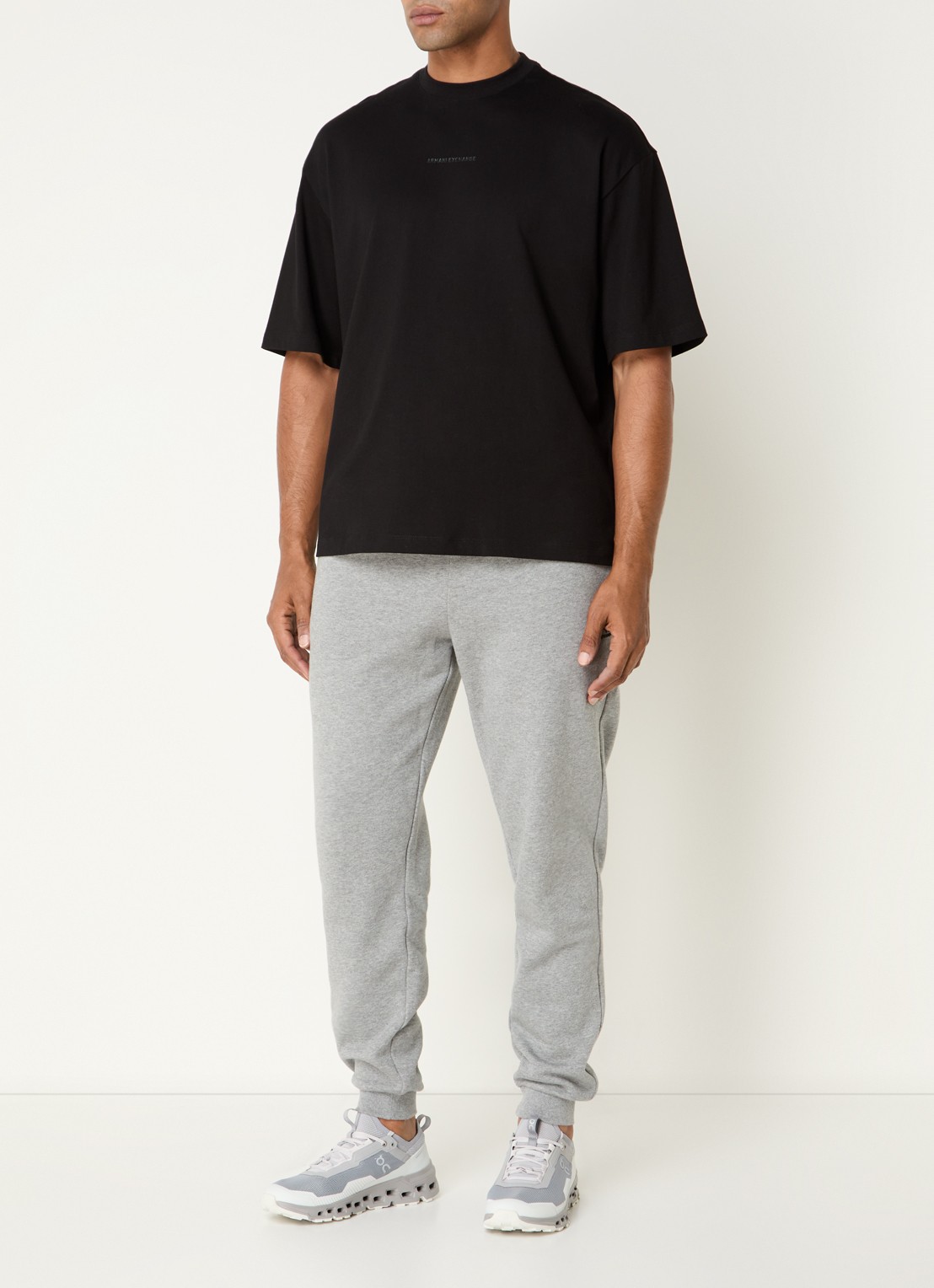Armani Tapered fit joggingbroek met steekzakken en logo - voorkant 2 grijsmele