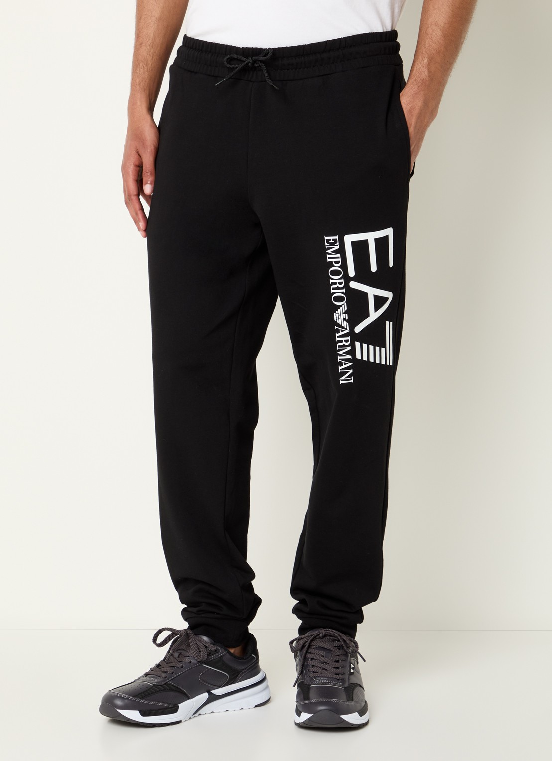 Armani Tapered fit joggingbroek met steekzakken - detail 2 zwart
