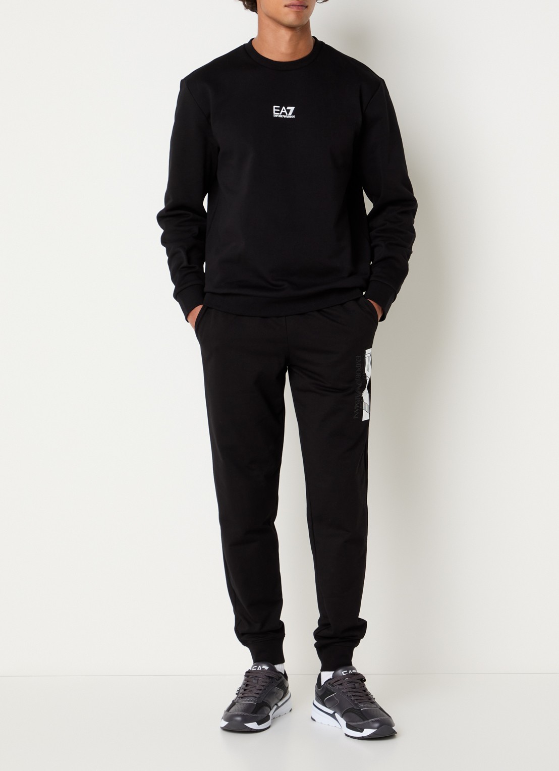 Armani Tapered fit joggingbroek met steekzakken - voorkant 5 zwart