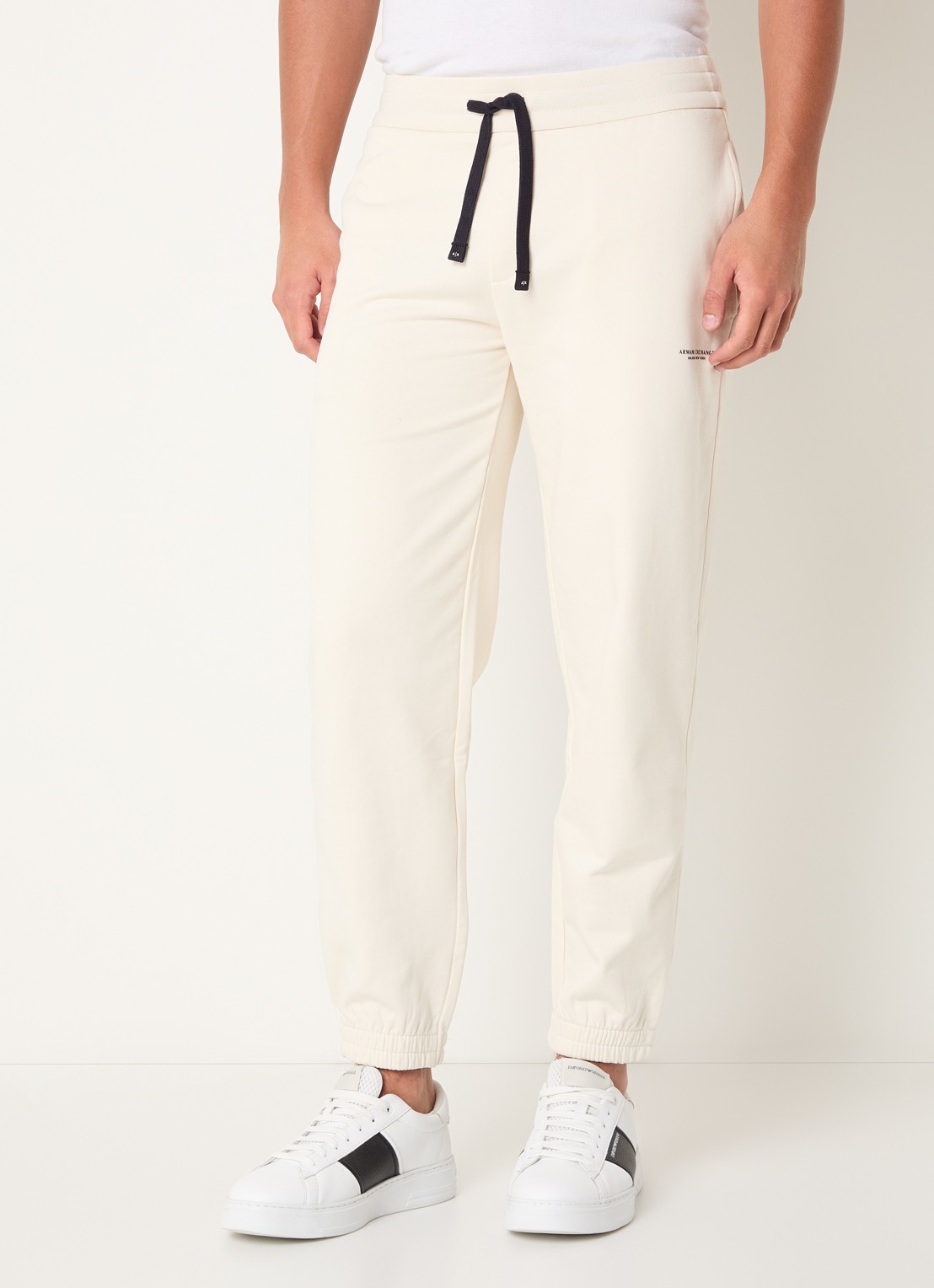 Armani Tapered fit joggingbroek met trekkoord - detail 3 creme