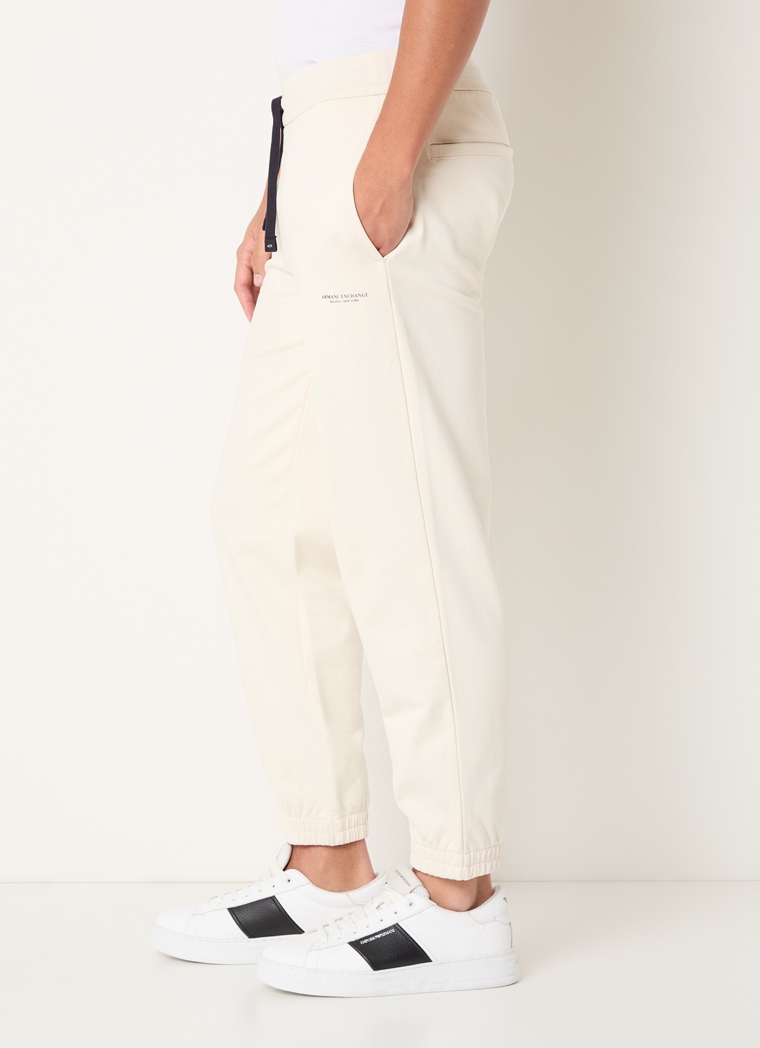 Armani Tapered fit joggingbroek met trekkoord - detail 4 creme