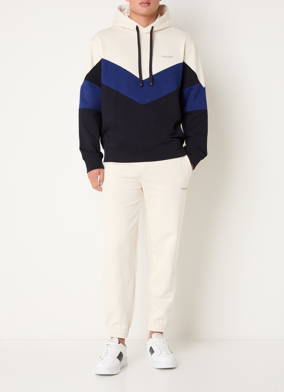 Armani Tapered fit joggingbroek met trekkoord - voorkant 2 creme