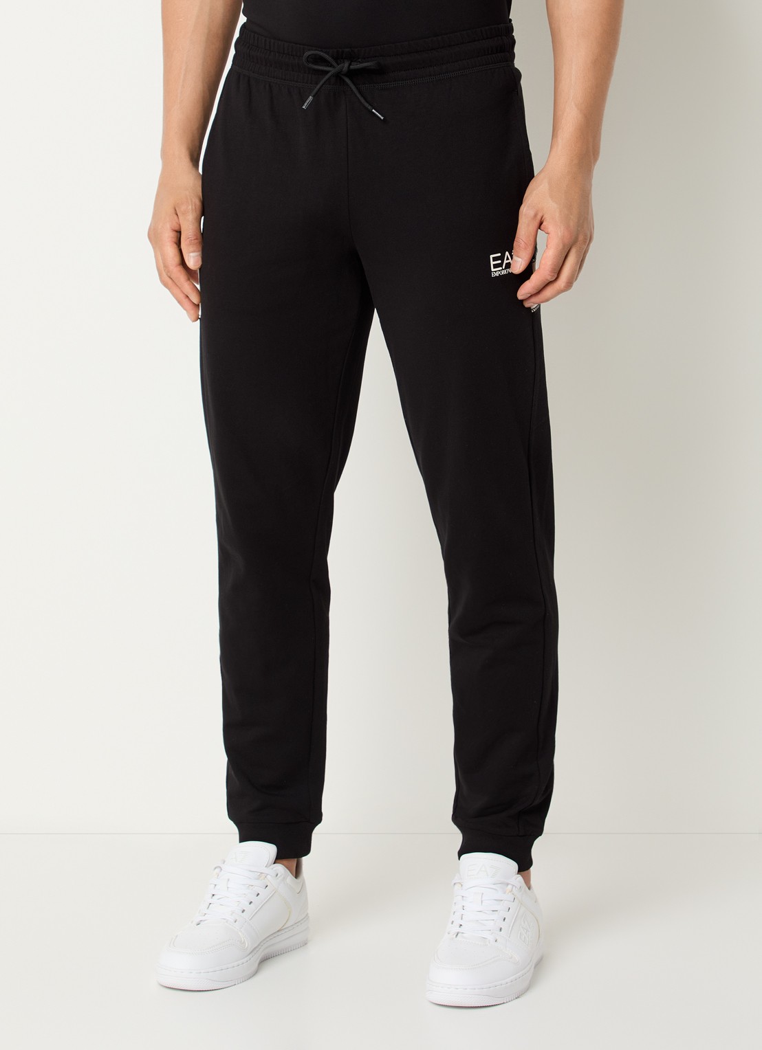 Armani Tapered fit joggingsbroek met logo en steekzakken - detail 3 zwart