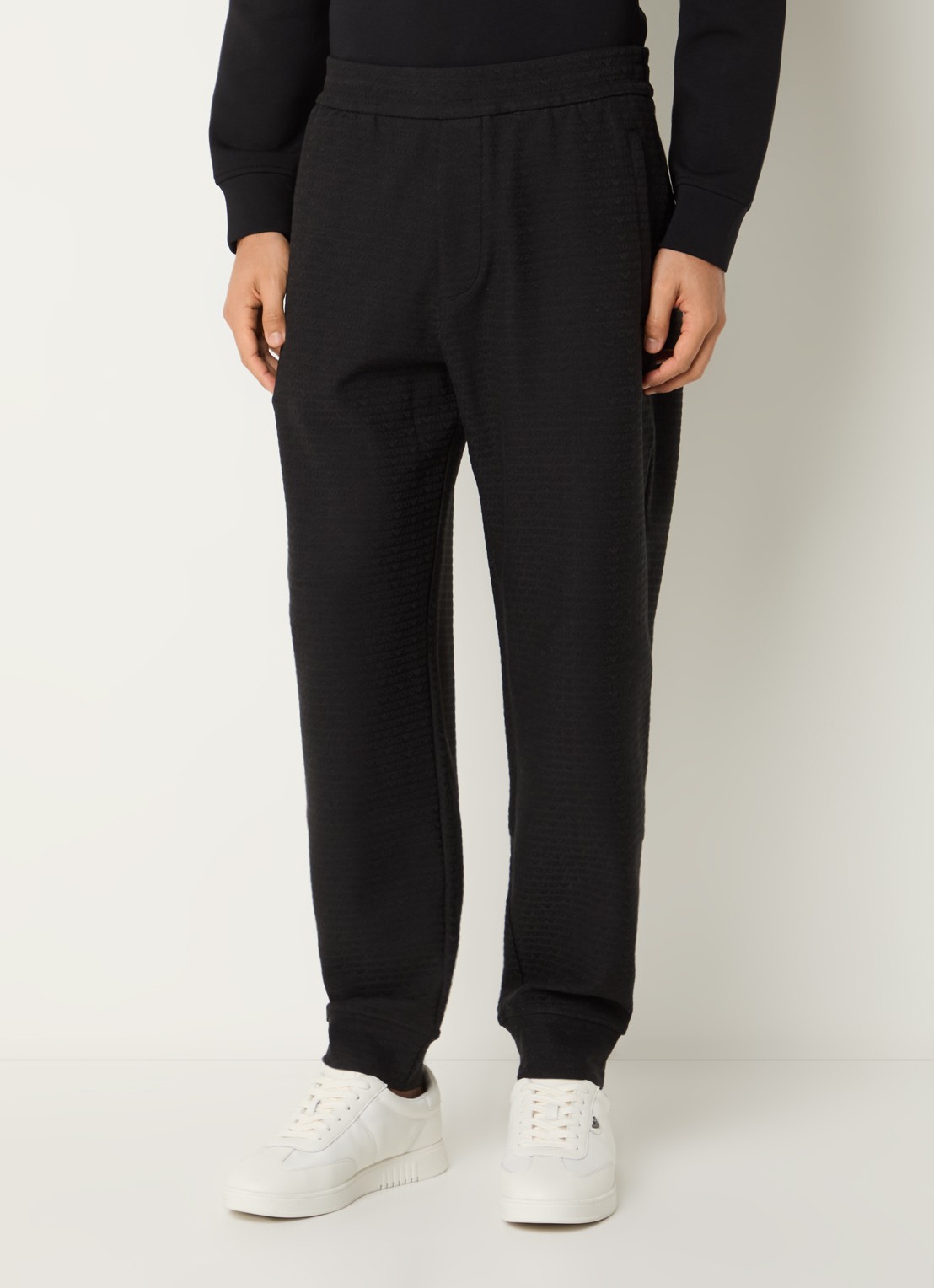 Armani Tapered fit joggingsbroek met logoborduring - detail 4 zwart