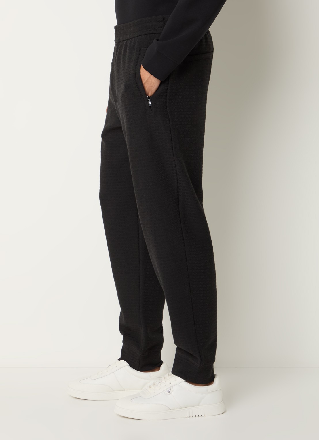 Armani Tapered fit joggingsbroek met logoborduring - detail 5 zwart