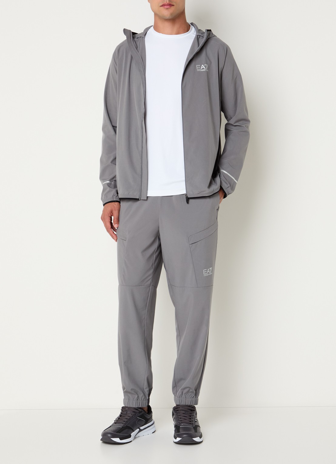 Armani Tapered fit trainingsbroek met klepzakken - voorkant 3 grijs