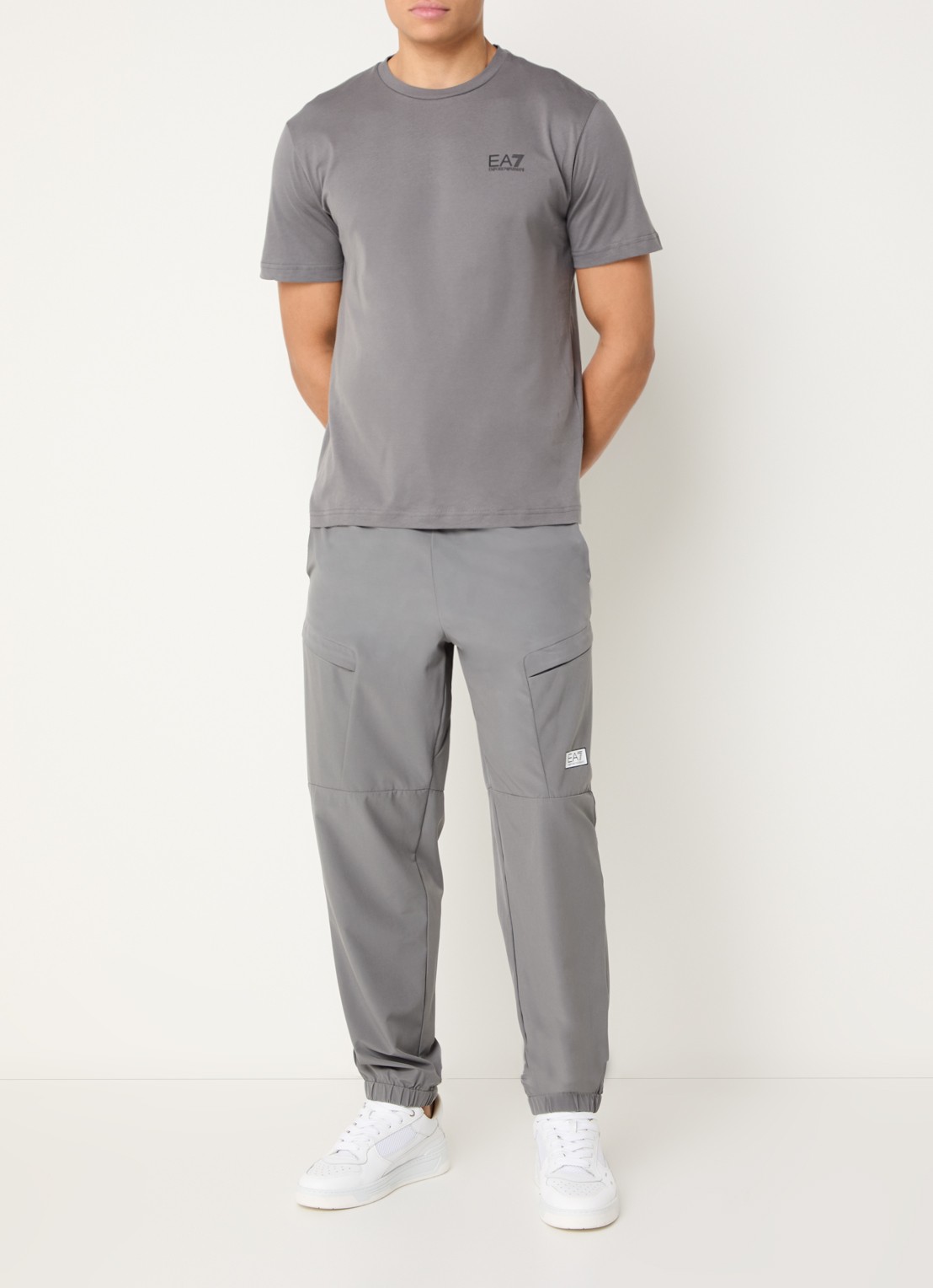 Armani Tapered fit trainingsbroek met logo - voorkant 5 smoked pearl / grijs