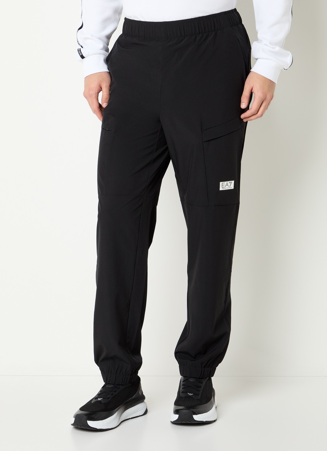 Armani Tapered fit trainingsbroek met logo - detail 4 zwart