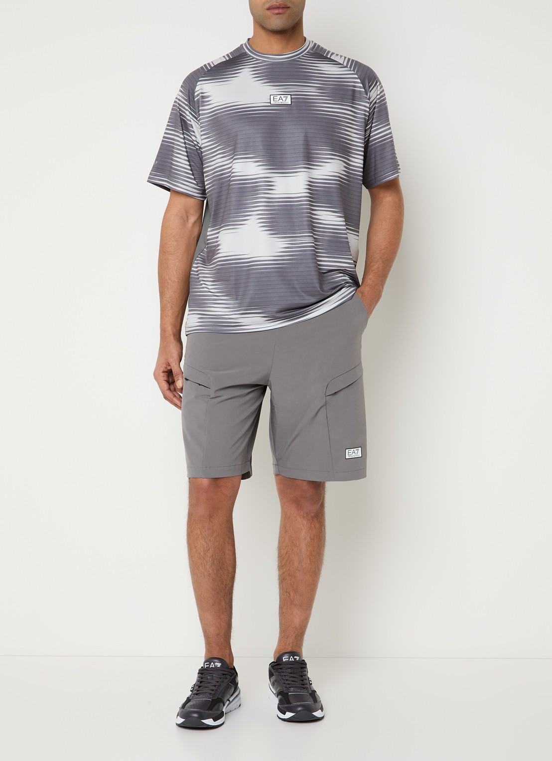 Armani Trainings T-shirt met print en logo - voorkant 3 middengrijs