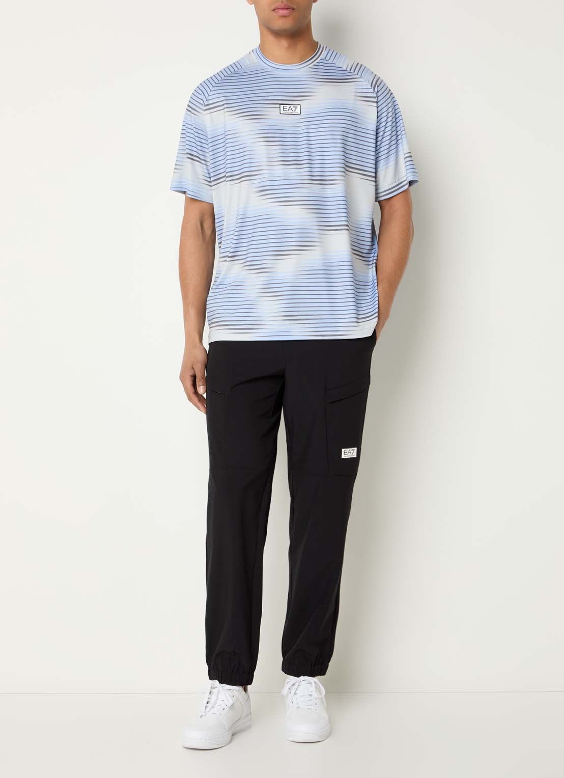 Armani Trainings T-shirt met print en logo - voorkant 4 lichtblauw