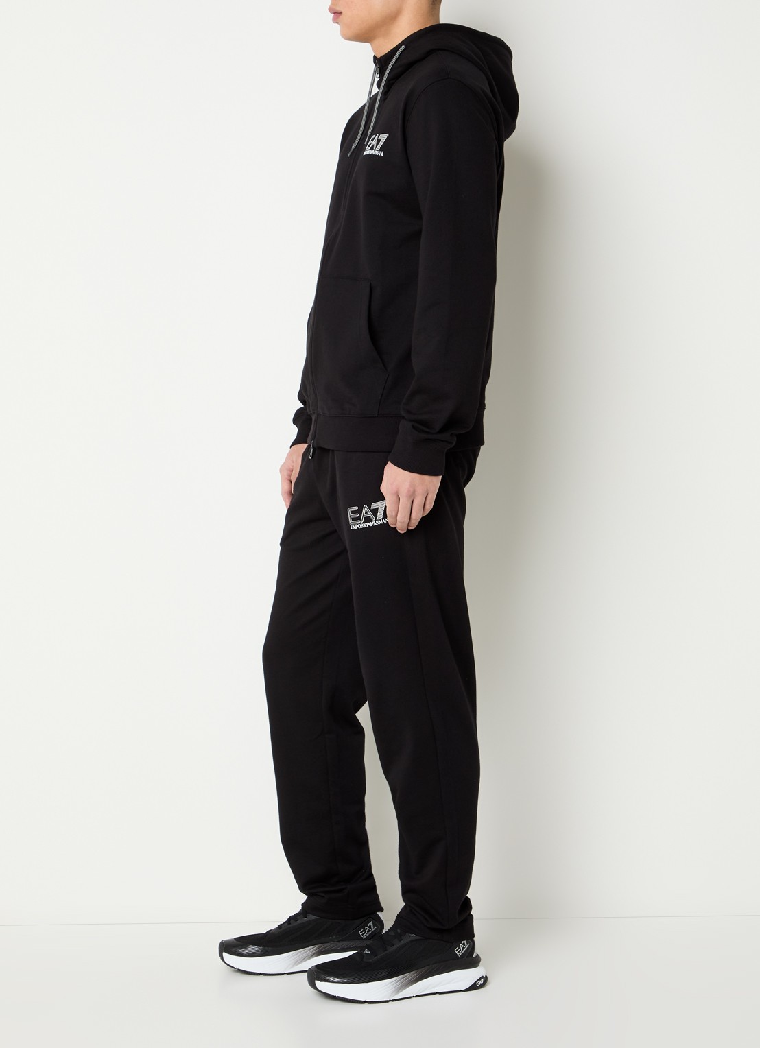 Armani Trainingspak met logo en steekzakken - voorkant 3 zwart