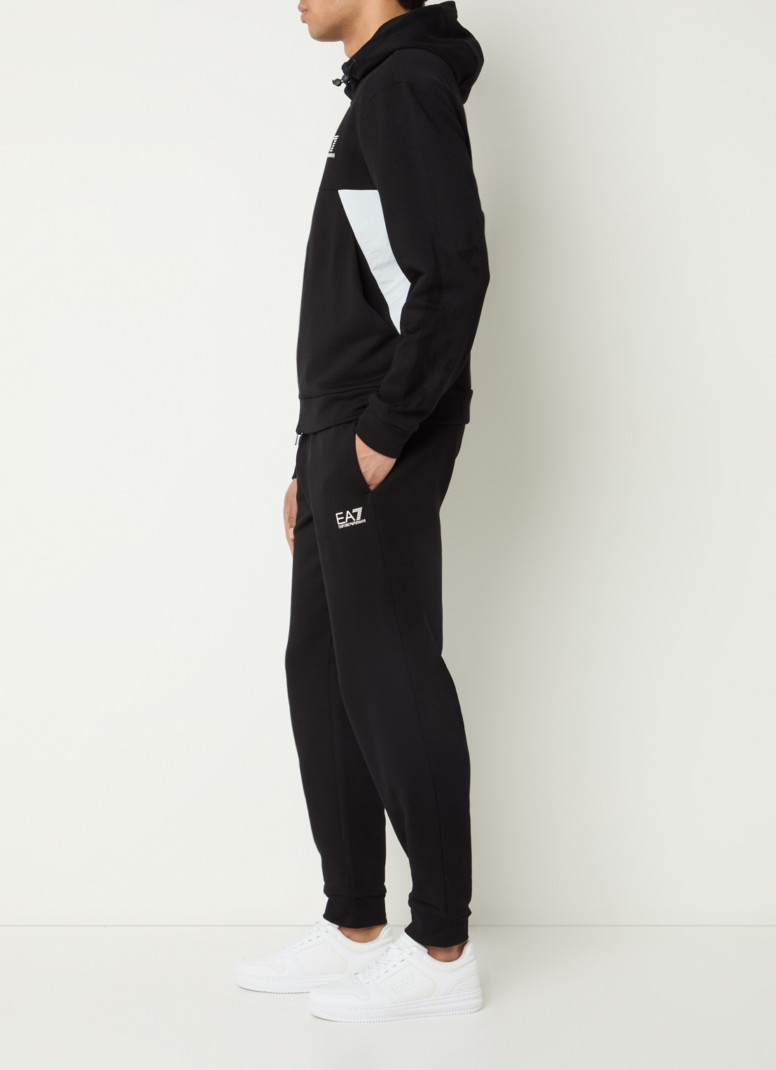 Armani Trainingspak met logo en steekzakken - voorkant 2 zwart