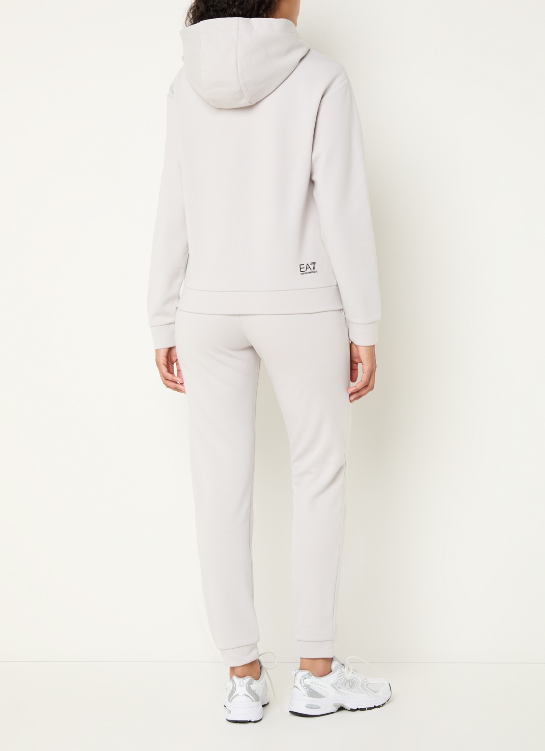 Armani Trainingspak met logo - achterkant 3 beige