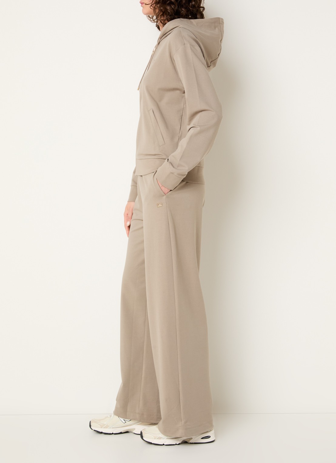 Armani Trainingspak met logo - voorkant 5 donkerbeige