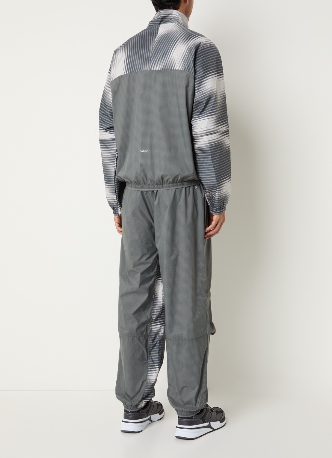 Armani Trainingspak met print en logo - achterkant donkergrijs