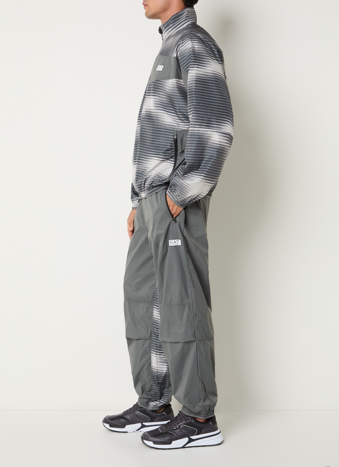 Armani Trainingspak met print en logo - voorkant 3 donkergrijs
