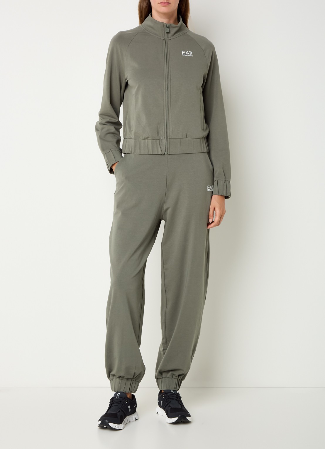 Armani Trainingspak met steekzakken en logo - detail legergroen