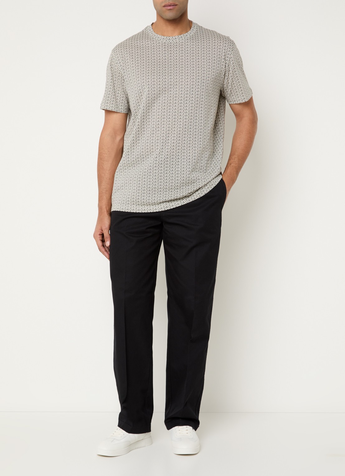Armani Wide fit chino met steekzakken - voorkant 2 zwart