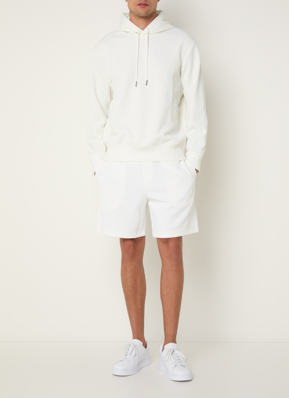 Armani Wide fit korte broek met steekzakken en structuur - voorkant 4 ivoor