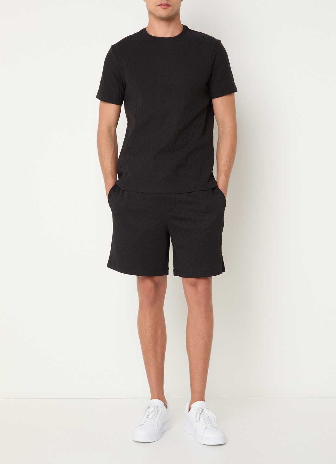 Armani Wide fit korte broek met steekzakken en structuur - voorkant 2 zwart