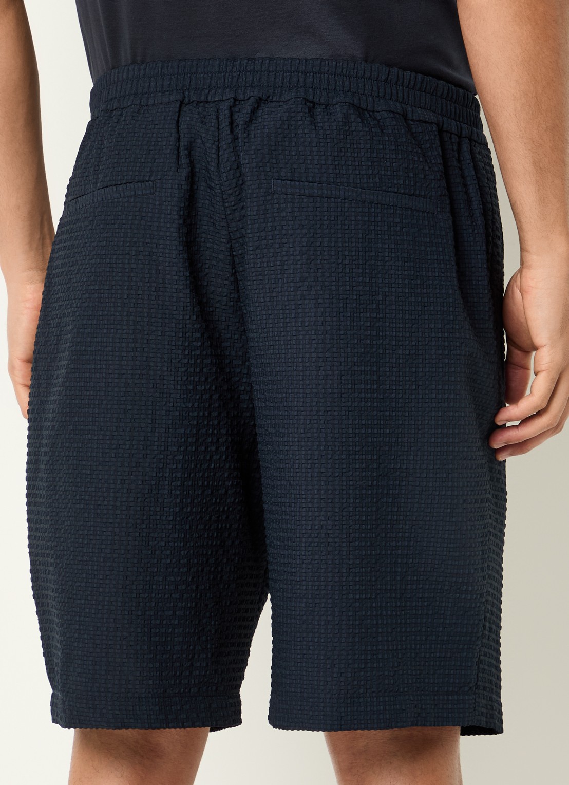 Armani Wide fit korte broek met structuur - achterkant donkerblauw