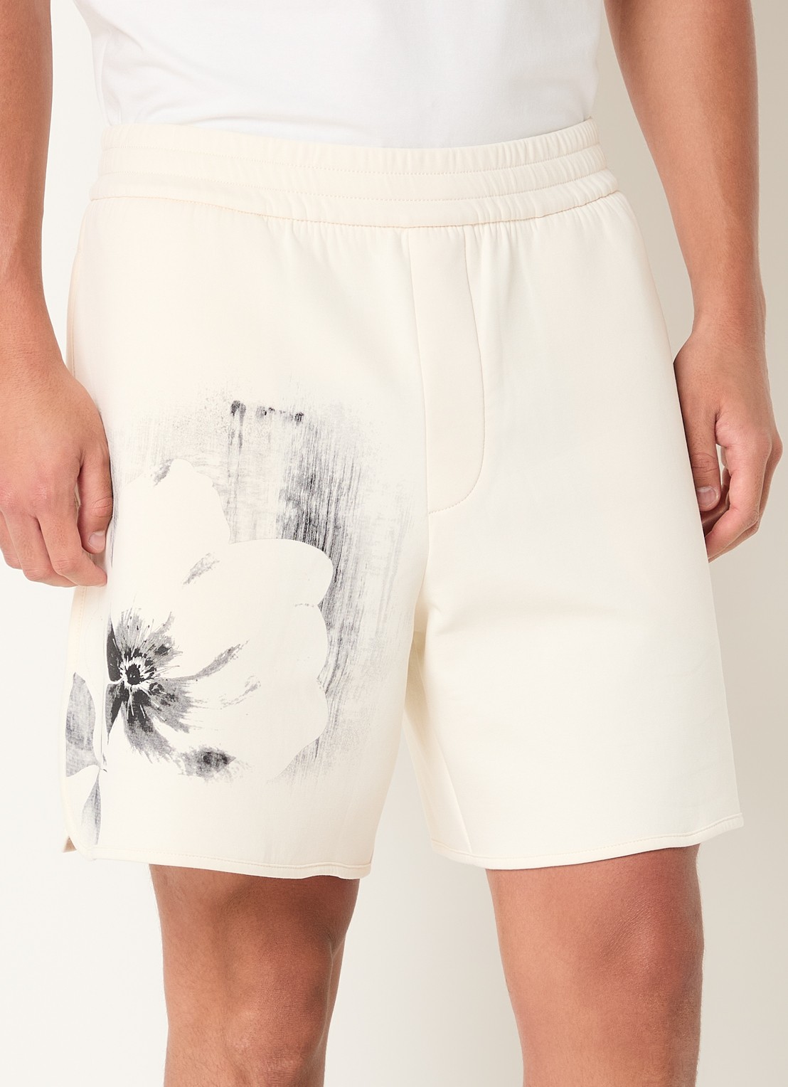 Armani Wide fit korte joggingbroek met print - detail 3 gebroken wit