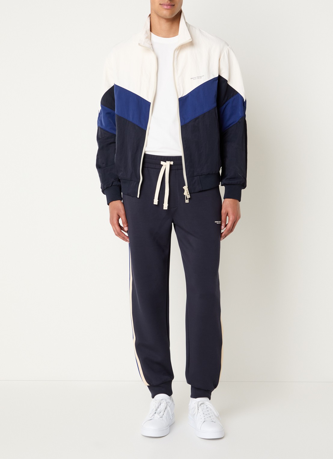 Armani Windjack met streepprint en paspelzakken - voorkant 3 gebroken wit