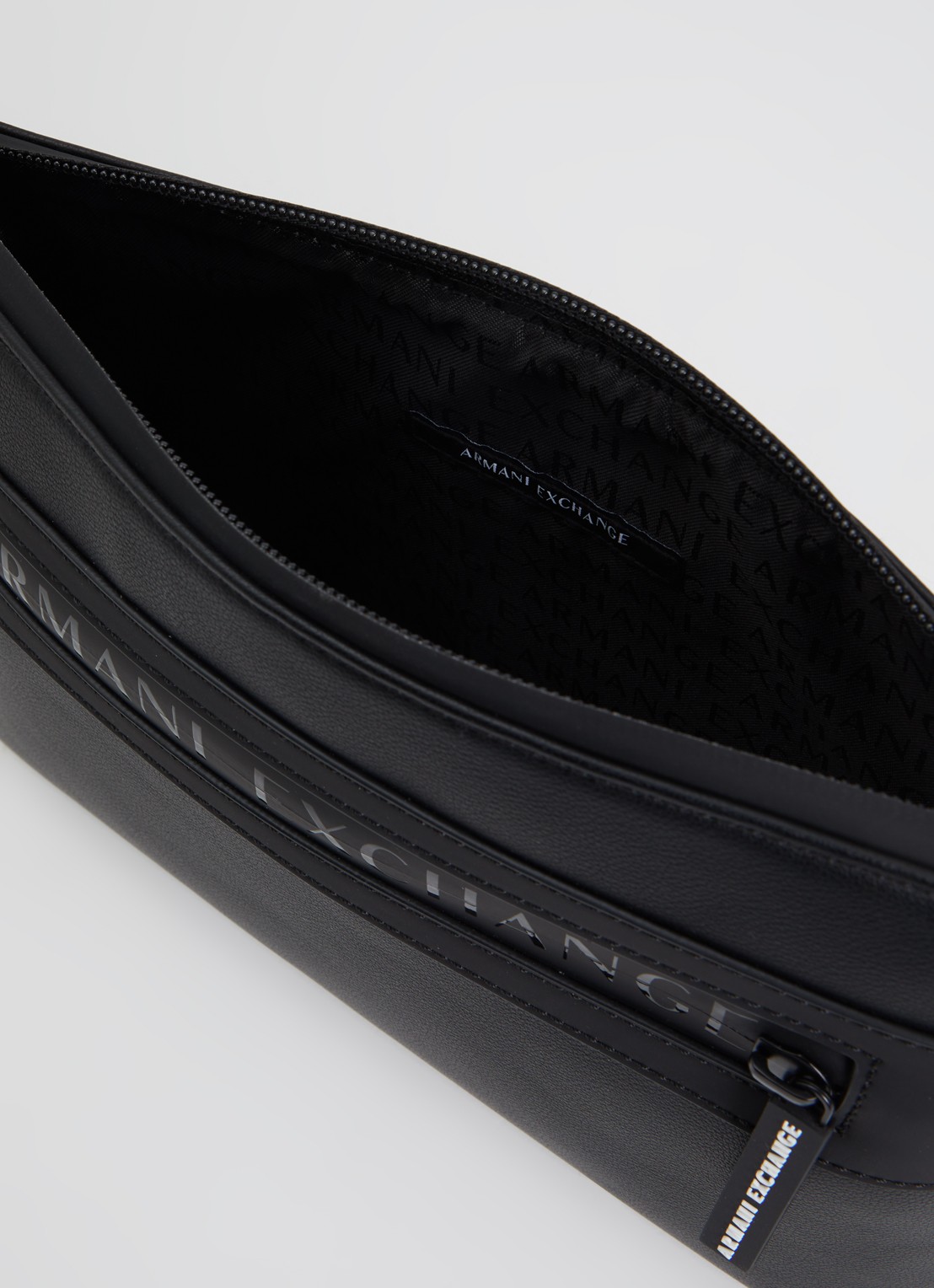 Armani Wristlet Case clutch met logo - detail 3 zwart
