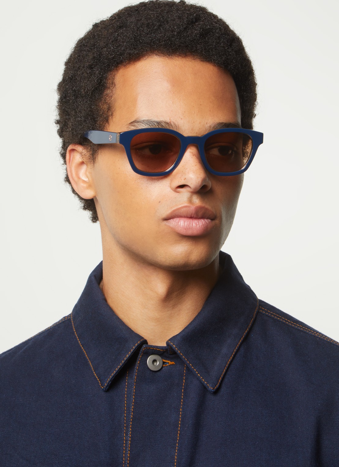 Armani Zonnebril AR8207 - voorkant 2 donkerblauw