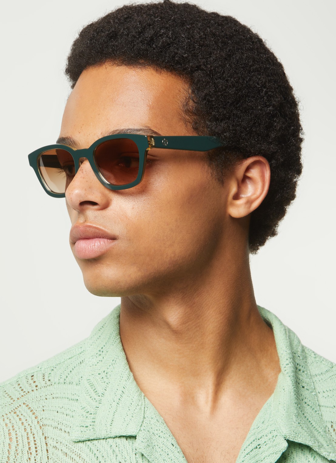 Armani Zonnebril AR8207 - voorkant 2 bronsgroen