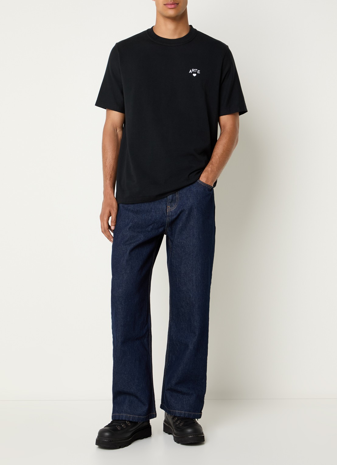 Arte Antwerp Big A Uniform loose fit jeans met gekleurde wassing en backprint - voorkant 2 indigo