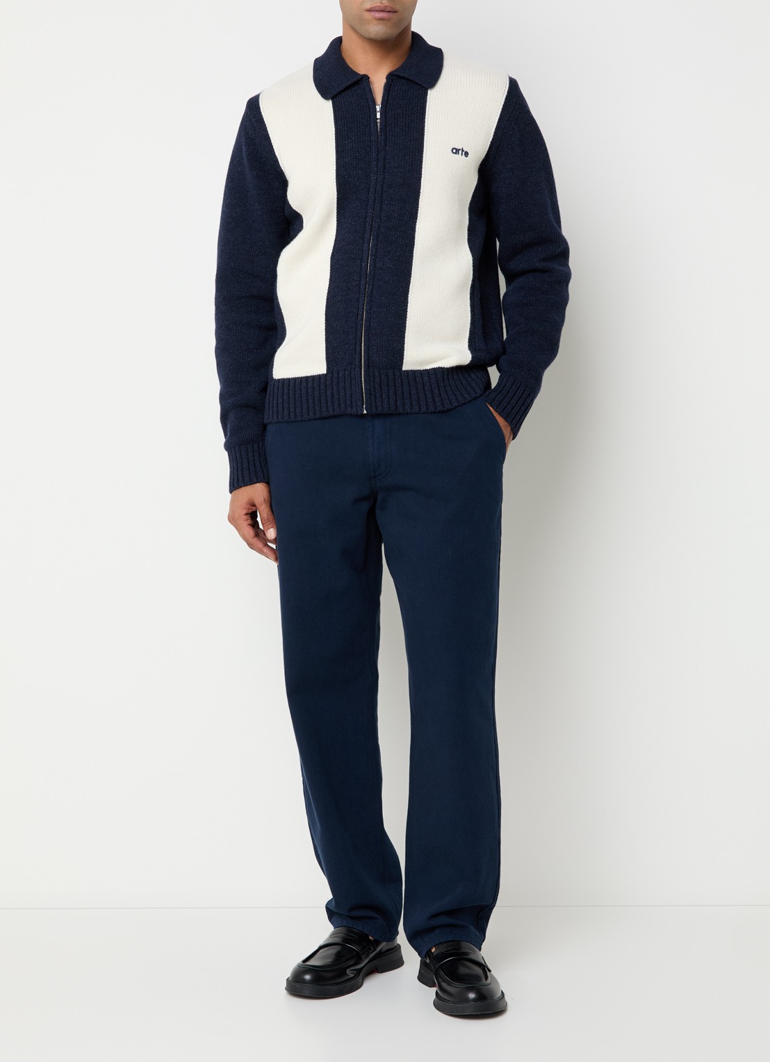 Arte Antwerp Grofgebreid vest in wolblend met logoborduring - voorkant 4 donkerblauw