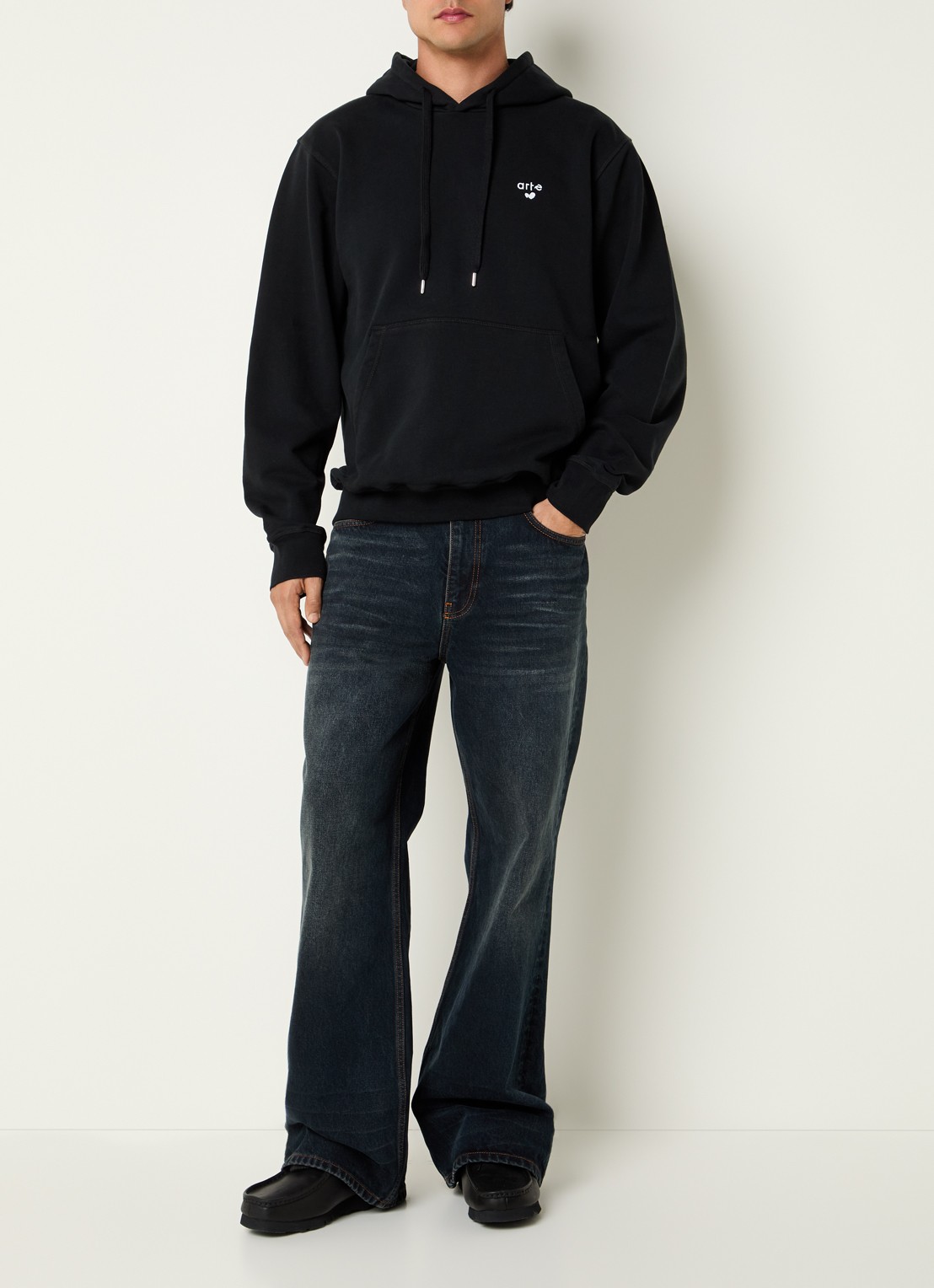 Arte Antwerp Heart hoodie met logo - voorkant 5 zwart