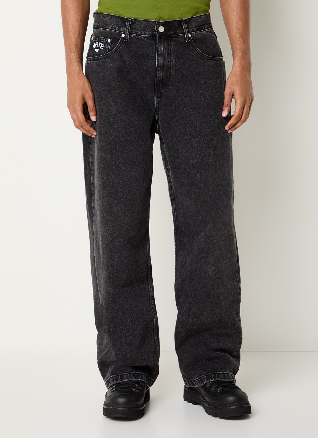 Arte Antwerp Heart Pocket loose fit jeans met gekleurde wassing en logoborduring - detail 4 zwart
