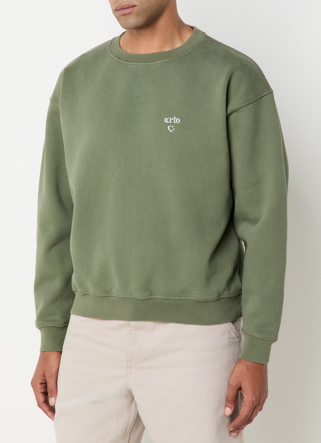 Arte Antwerp Heart sweater met logo - detail legergroen