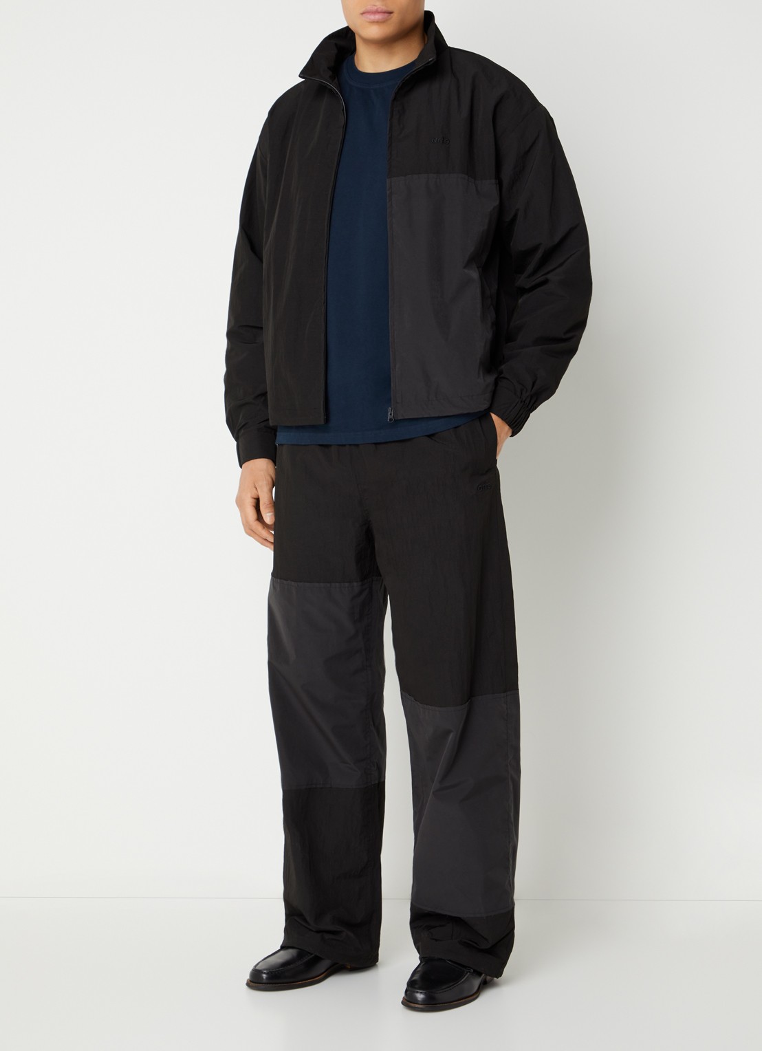 Arte Antwerp Loose fit broek met steekzakken - voorkant 3 zwart
