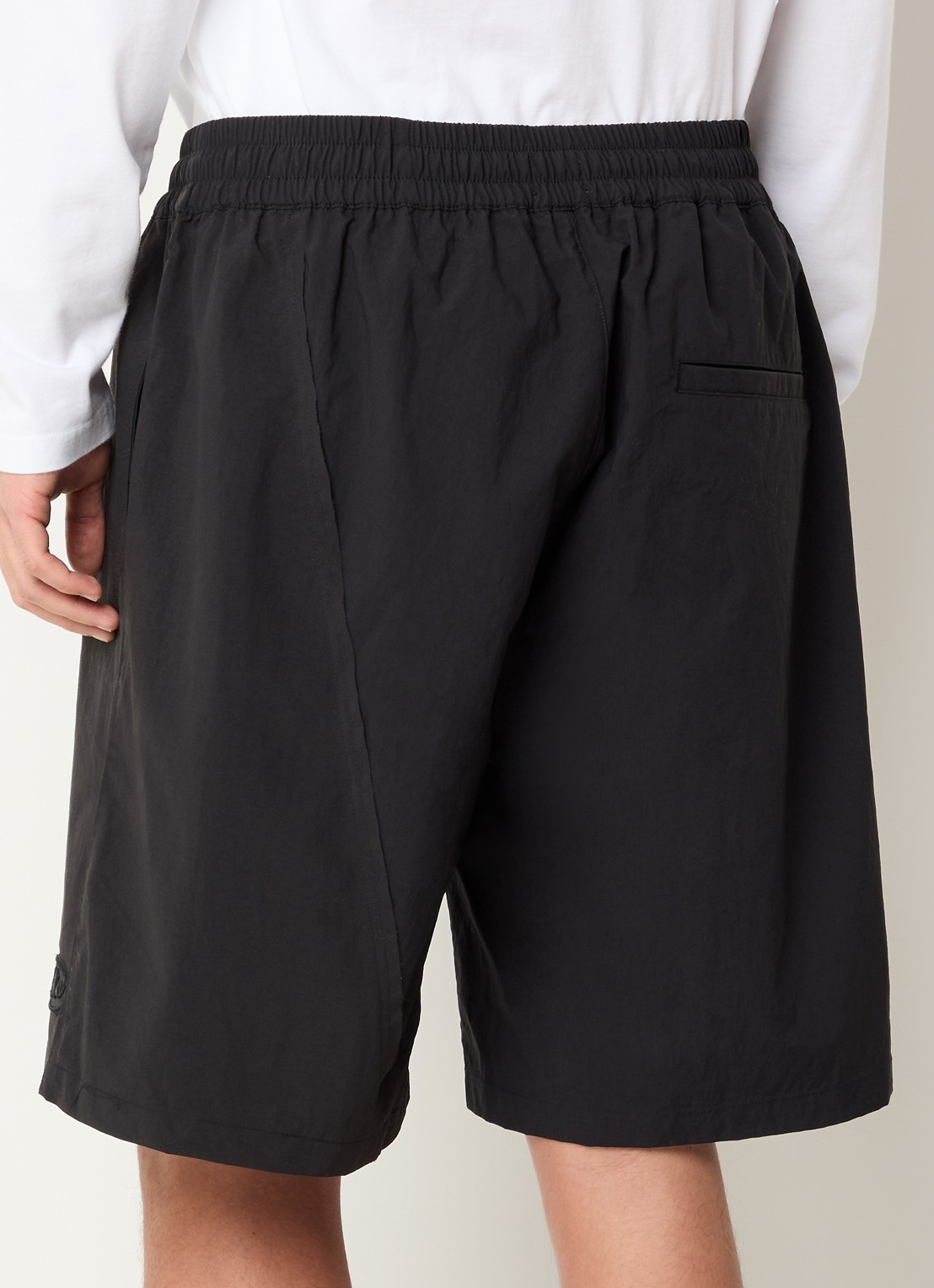Arte Antwerp Loose fit korte broek met steekzakken en logoborduring - achterkant zwart
