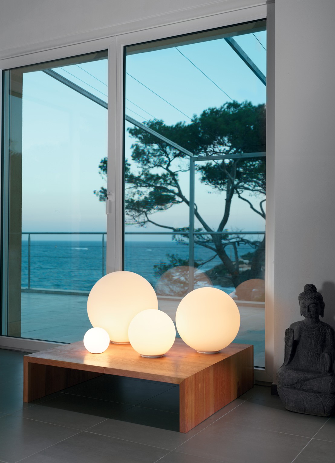 Artemide Dioscuri tafellamp 35 - voorkant 2 gebroken wit
