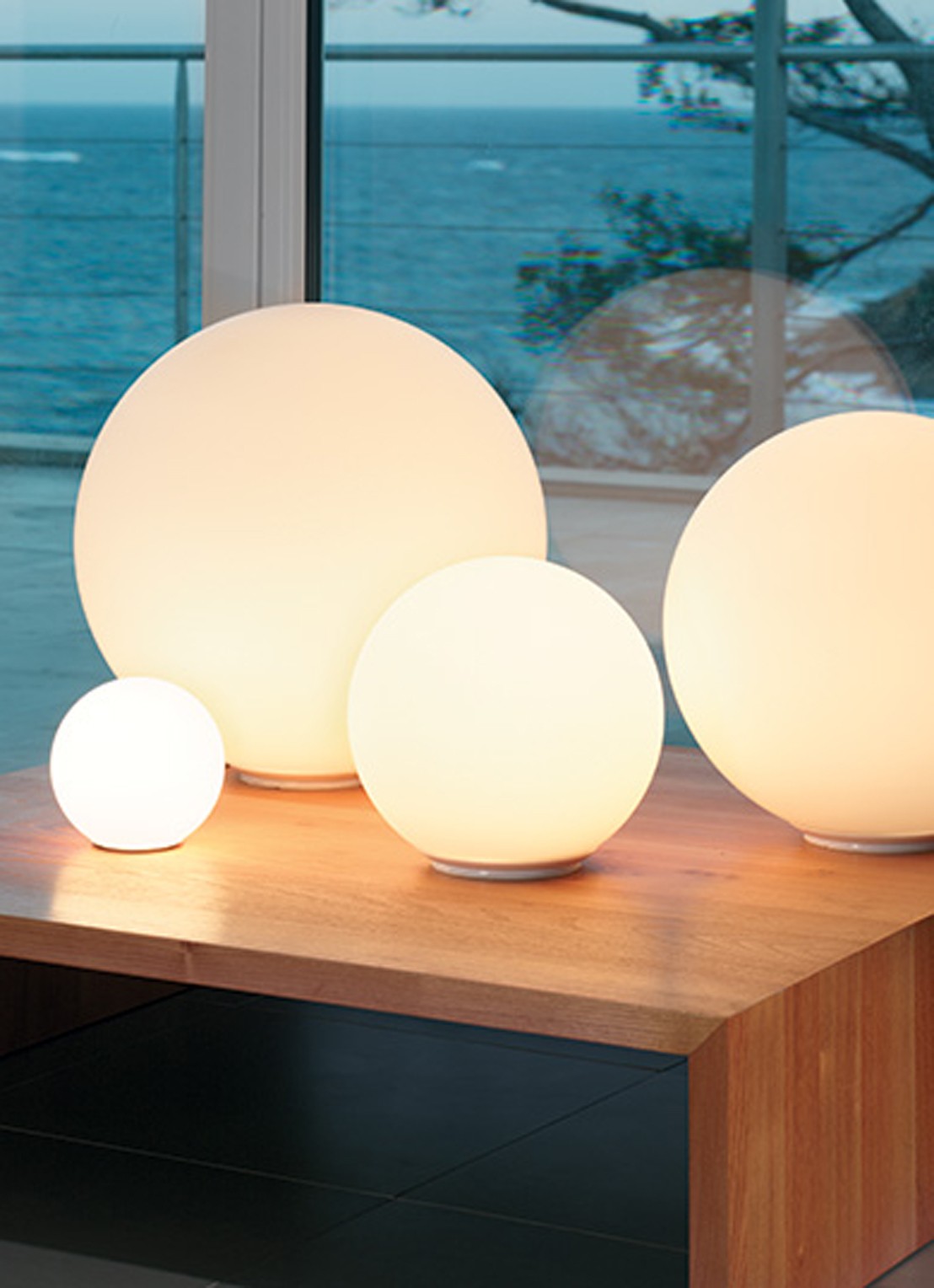 Artemide Dioscuri tafellamp - voorkant 2 gebroken wit