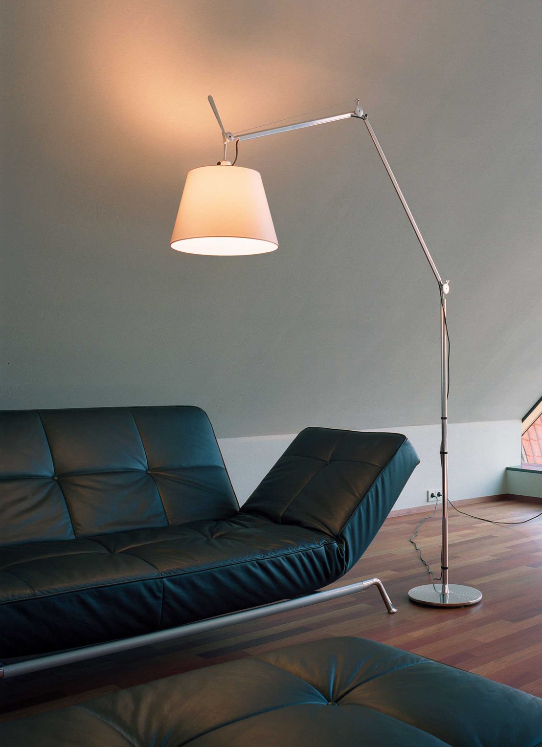 Artemide Tolomeo Mega Terra vloerlamp LED met toetsdimmer aluminium - detail creme