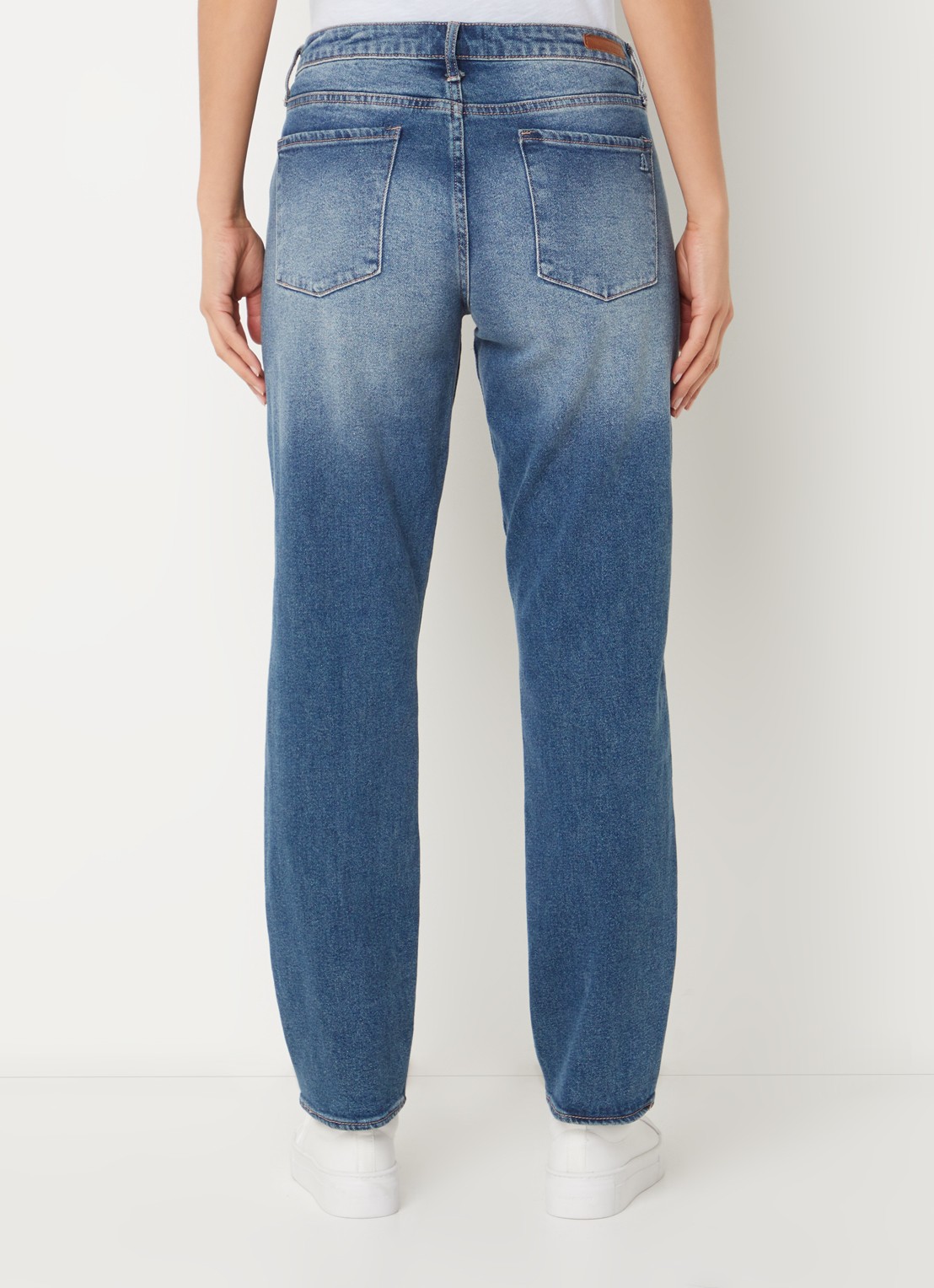 Articles of Society Rene mid waist tapered fit jeans met medium wassing - achterkant 5 indigo