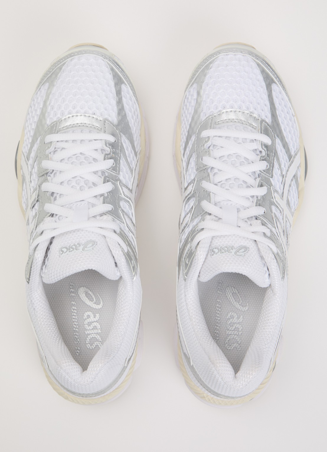ASICS Gel-Cumulus 16 sneaker met mesh details - detail 2 wit
