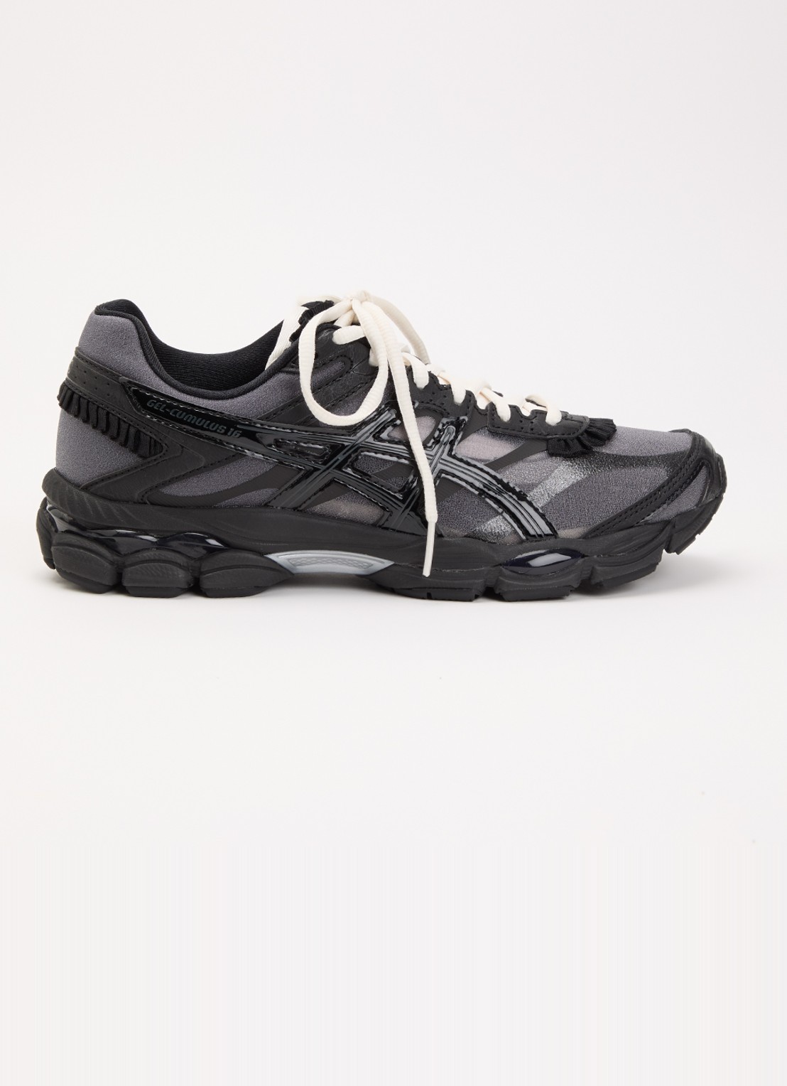 ASICS Gel-Cumulus 16 sneaker met mesh details - voorkant zwart