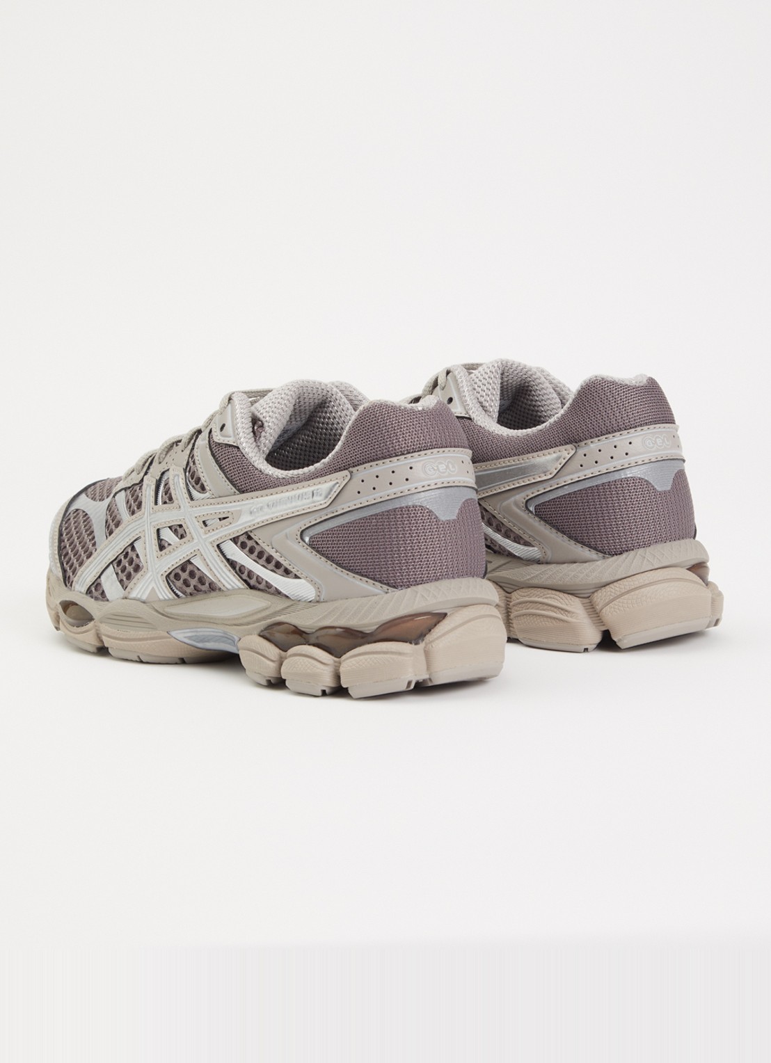 ASICS Gel-Cumulus 16 sneaker met mesh details - achterkant bruin