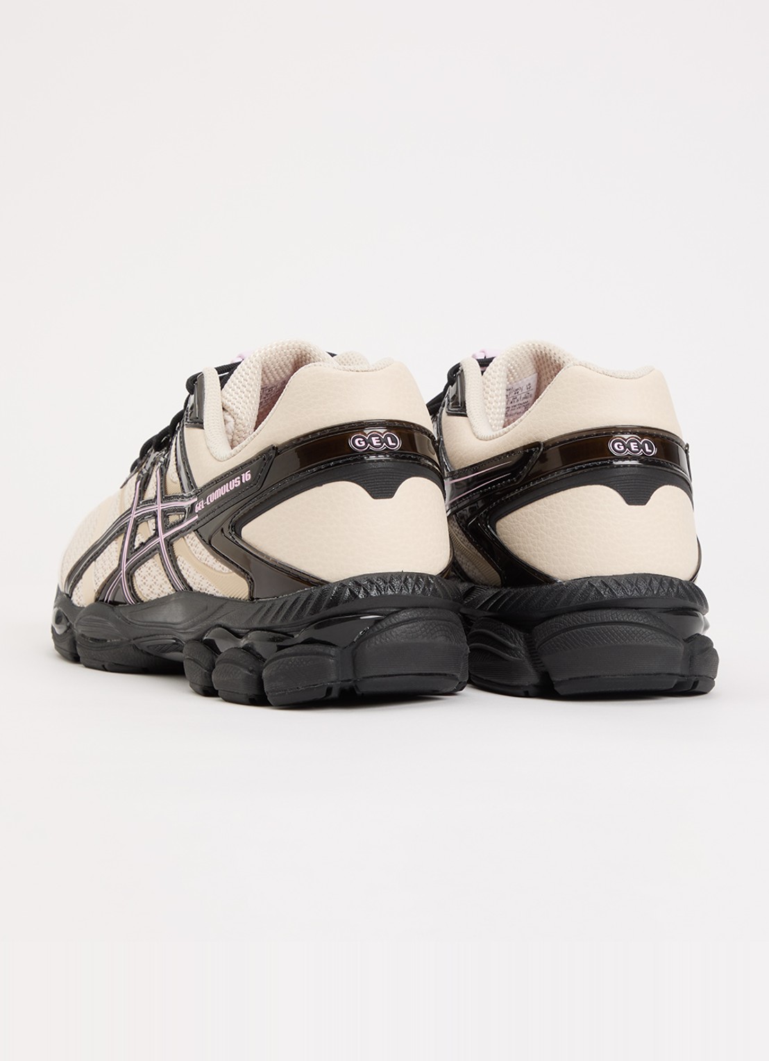 ASICS Gel-Cumulus 16 sneaker met mesh details - achterkant creme
