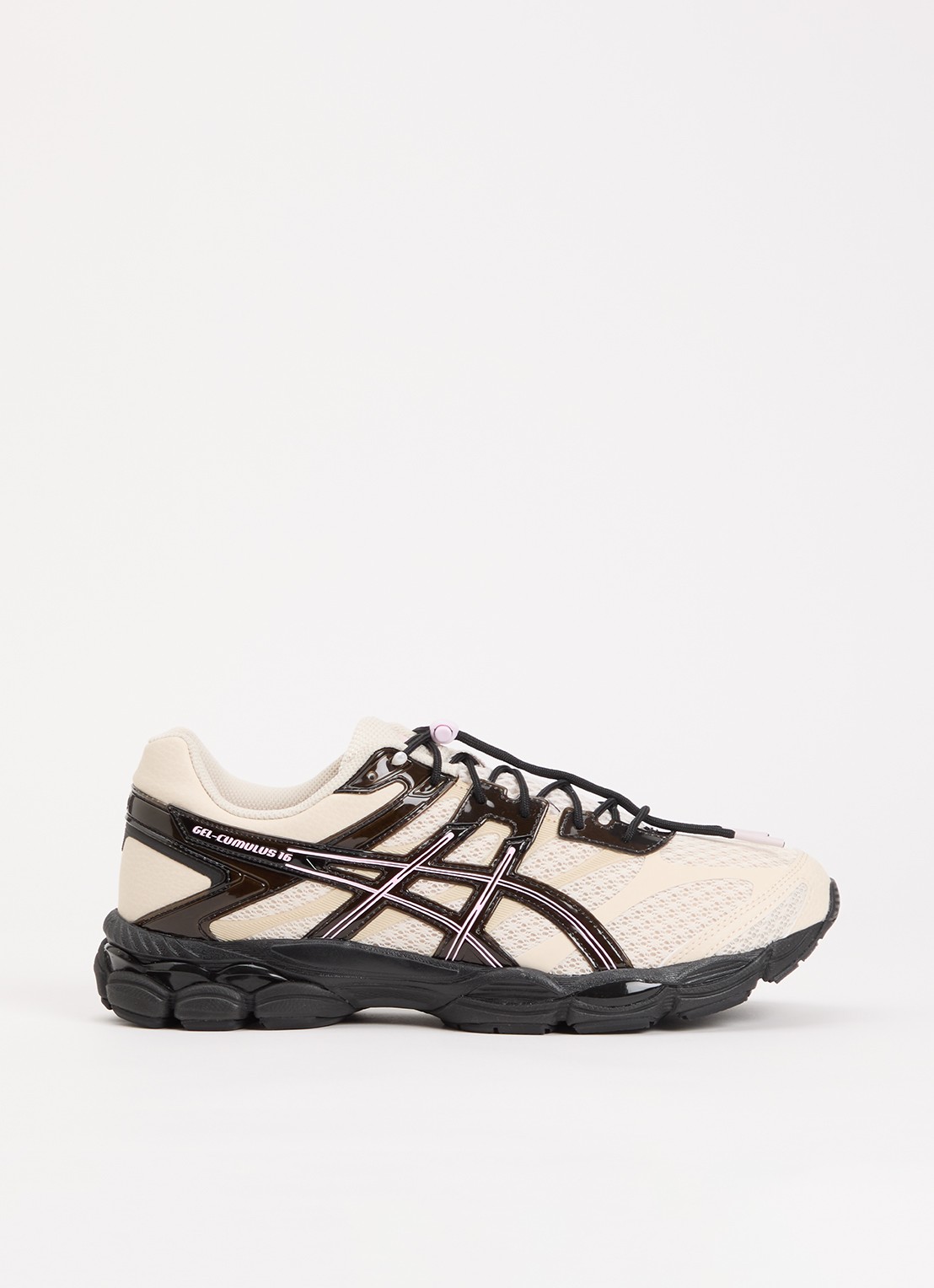 ASICS Gel-Cumulus 16 sneaker met mesh details - voorkant 2 creme