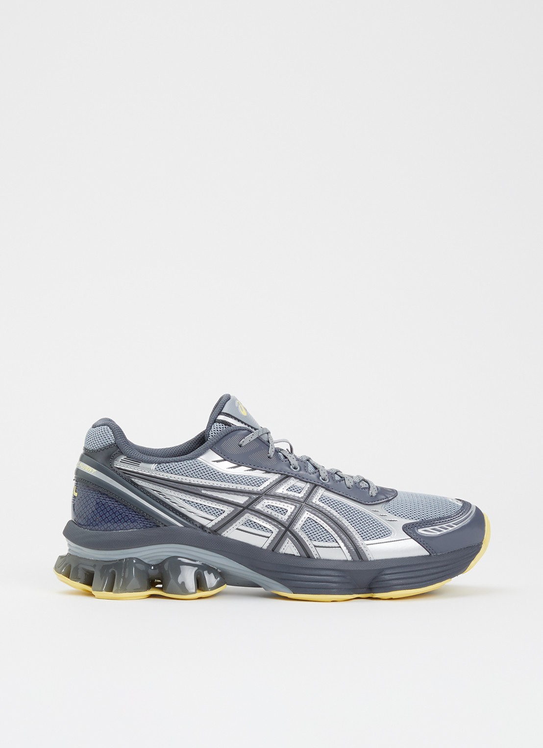 ASICS Gel-Kinetic Fluent sneaker van mesh met logo - voorkant grijs